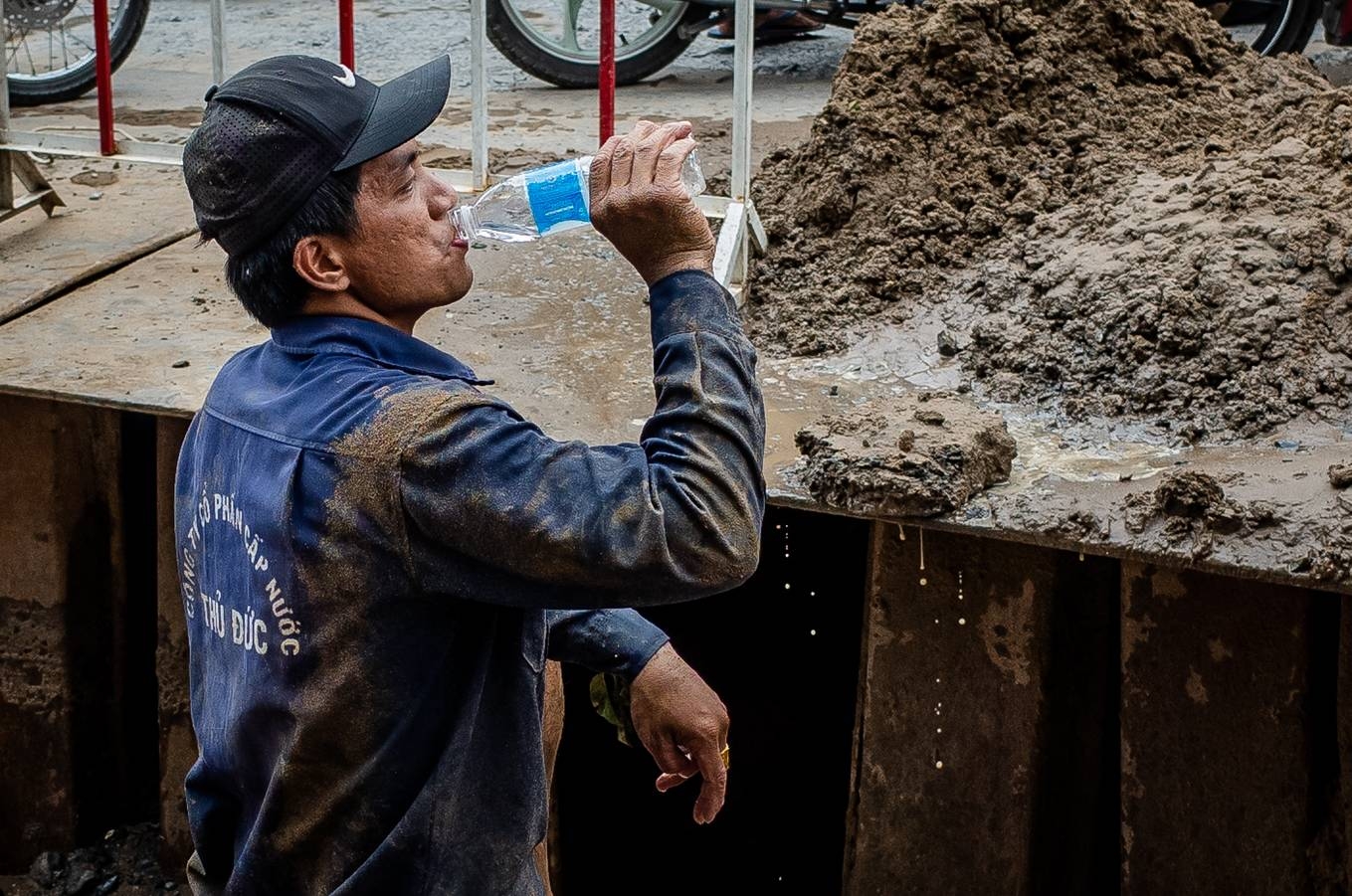 nhung nguoi dam minh sua ong nuoc ngam o sai gon