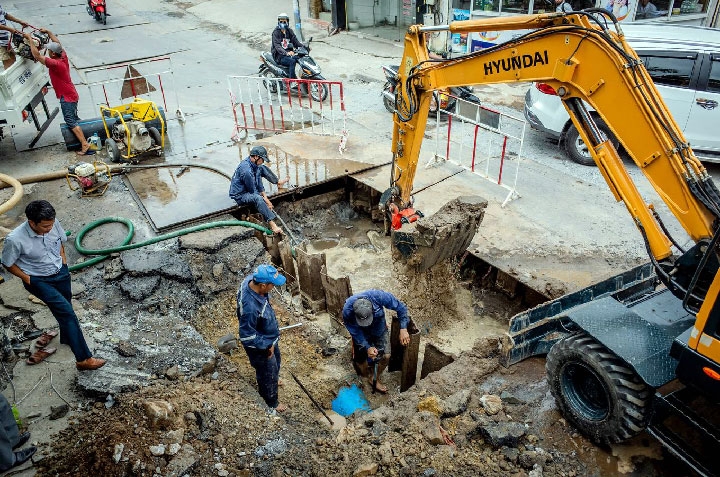 nhung nguoi dam minh sua ong nuoc ngam o sai gon