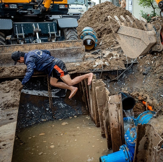 nhung nguoi dam minh sua ong nuoc ngam o sai gon