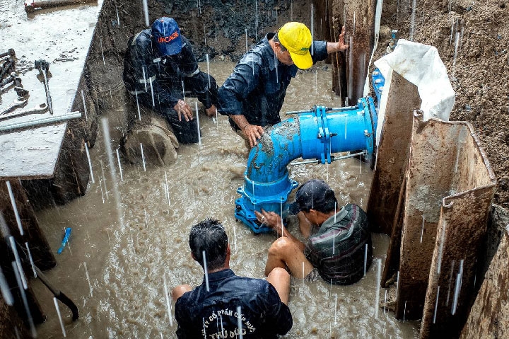 nhung nguoi dam minh sua ong nuoc ngam o sai gon