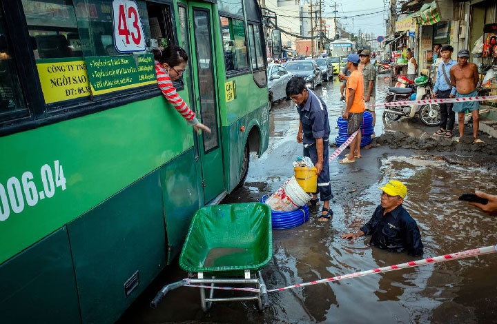 nhung nguoi dam minh sua ong nuoc ngam o sai gon