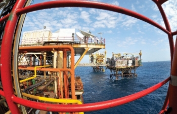 Giá xăng dầu hôm nay 3/4: Cú hích từ OPEC+ giúp giá dầu bay cao