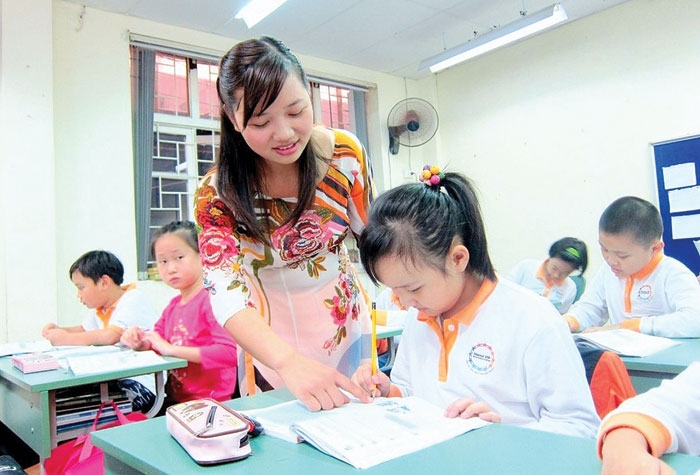 giao vien tu cuu trong khung hoang