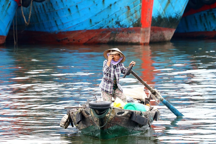 Chòng chành đời chèo đò nơi cảng cá