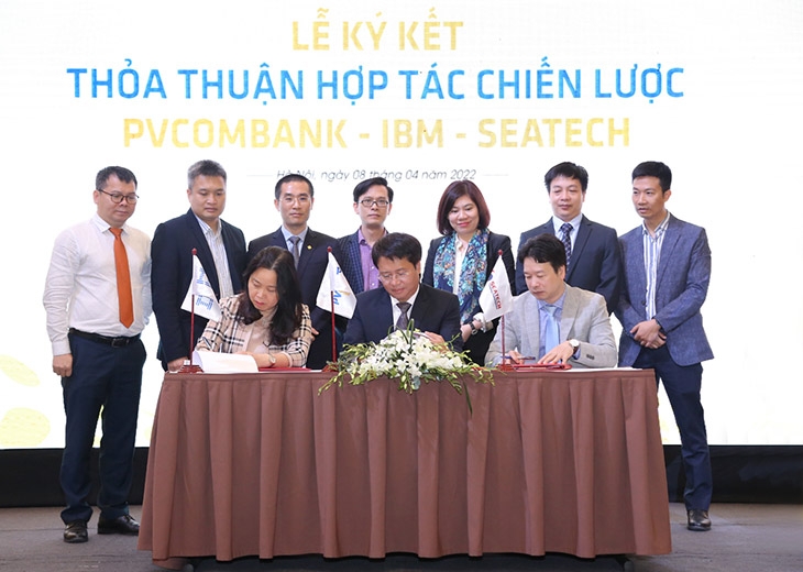 PVcomBank ký kết thỏa thuận hợp tác chiến lược với IBM và SEATECH về chuyển đổi số