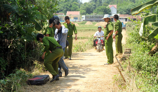 Một nông dân bị hàng xóm đâm chết