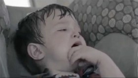 [VIDEO] Đừng bao giờ để trẻ một mình trong ô tô dưới tiết trời nắng nóng