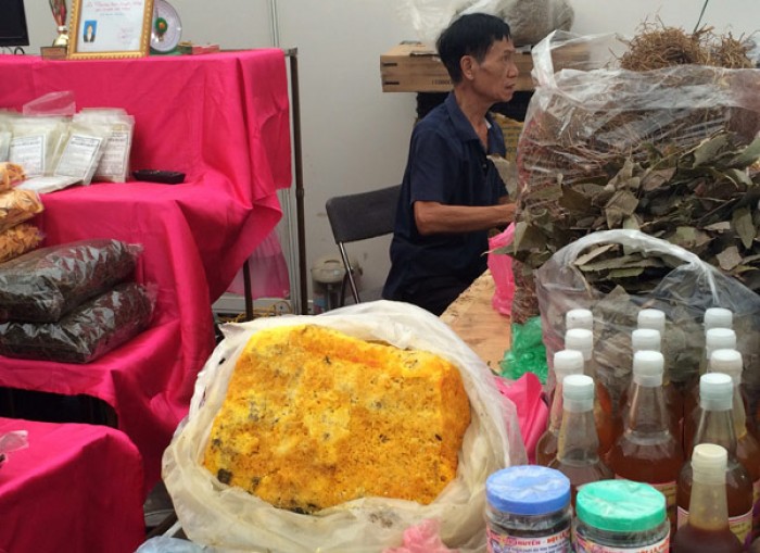 giat minh voi cong thuc che tao mat ong hoa da