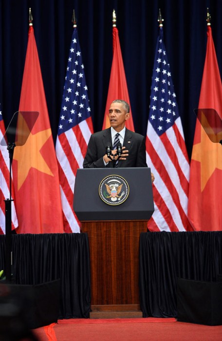 tt obama da xoa bo khoang cach tuong chung vo tan