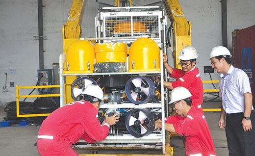 nghe chan robot lan bien rov