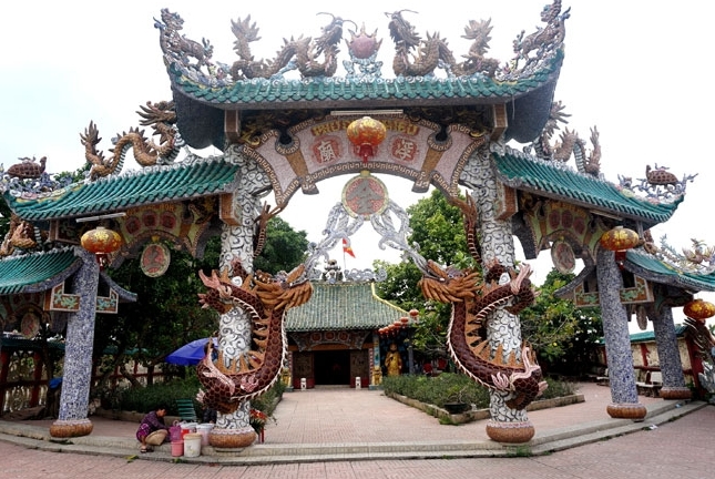 Độc đáo miếu Nổi 300 tuổi