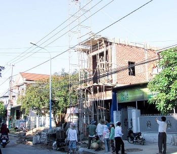 Còn lắm gian truân