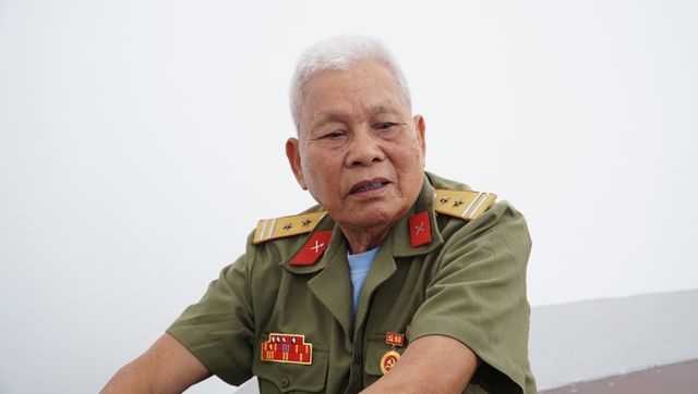 con mot khau phao mot vien dan cung chien dau toi cung