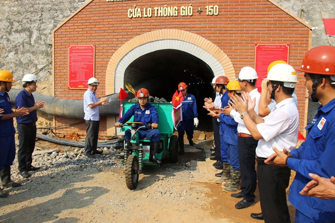 VIMICO đón tấn quặng đồng nguyên khai đầu tiên