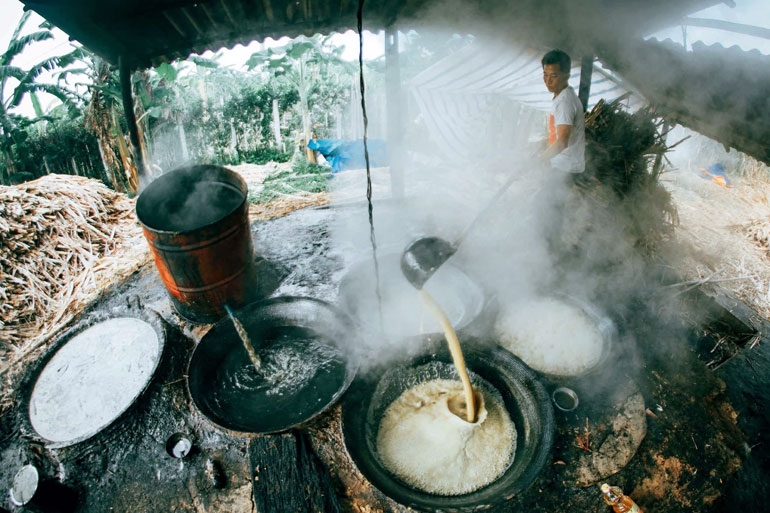 Nhọc nhằn nghề nấu đường mật
