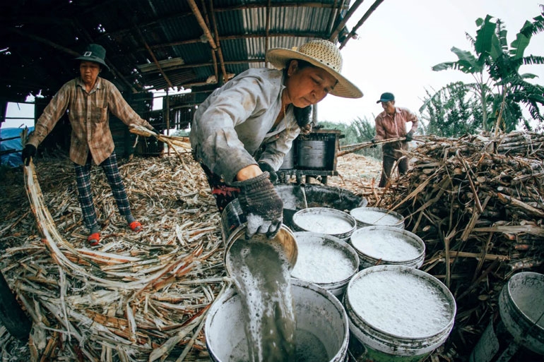 Nhọc nhằn nghề nấu đường mật