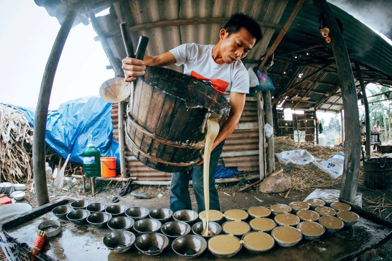 Nhọc nhằn nghề nấu đường mật