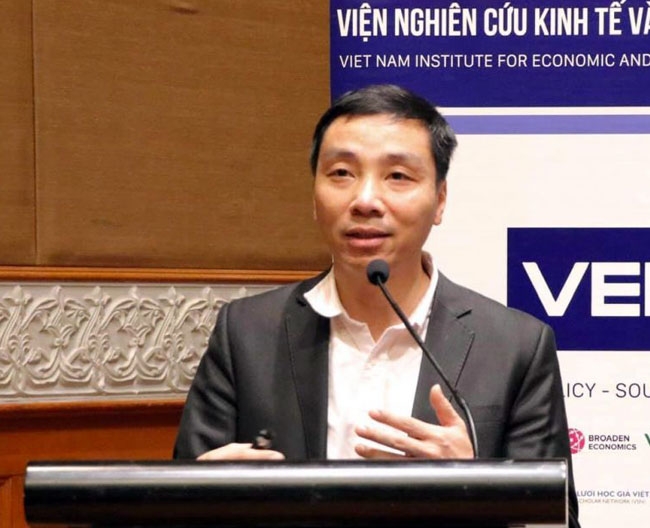 Thận trọng với chính sách vĩ mô