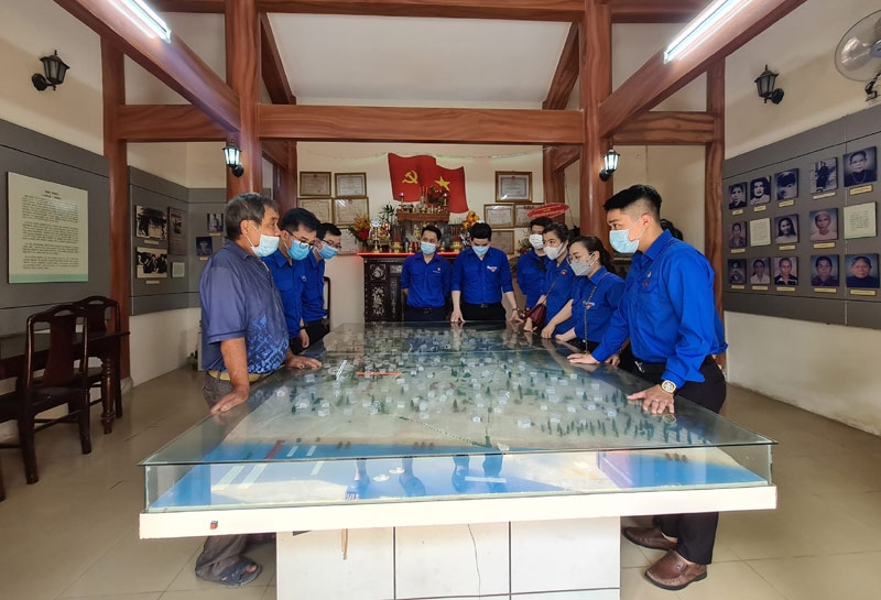 Tượng đài mẹ anh hùng giữa lòng Đà Nẵng