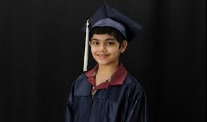 12 tuổi, 3 bằng cao đẳng và có thể là tổng thống Mỹ tiếp theo