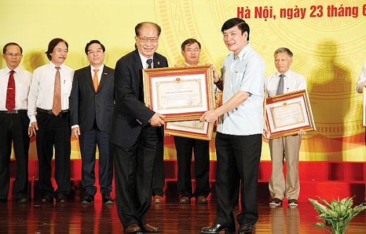sang tao tu thuc tien va dam me