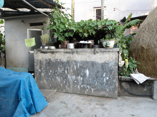 Hà Nội: Dân kêu trời vì luộc thịt bằng nước máy “không chín”
