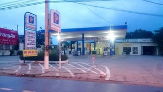 Đi đổ xăng xe bị nhóm “côn đồ” dùng dao, súng hoa cải truy sát