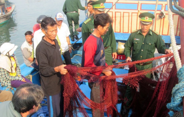 Ngư dân trên tàu cá bị đâm chìm chưa thể vào bờ ngu dan tren tau ca bi dam chim chua the vao bo