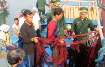 Ngư dân trên tàu cá bị đâm chìm chưa thể vào bờ