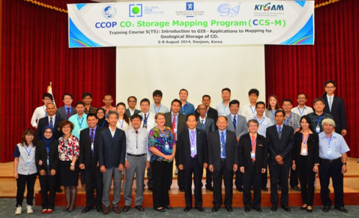 trai nghiem mot hoat dong hop tac cua uy ban dieu phoi cac chuong trinh khoa hoc dia chat dong va dong nam a
