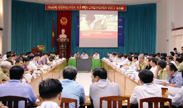 doanh nghiep san xuat phan thuoc gia tung chieu vo ngoai ruot noi hai nong dan