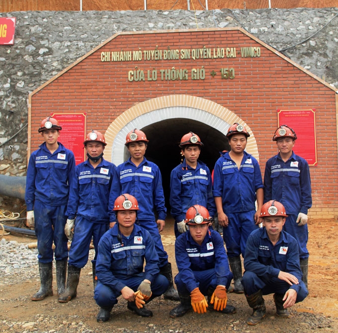 buoc ngoat khai thac quang dong