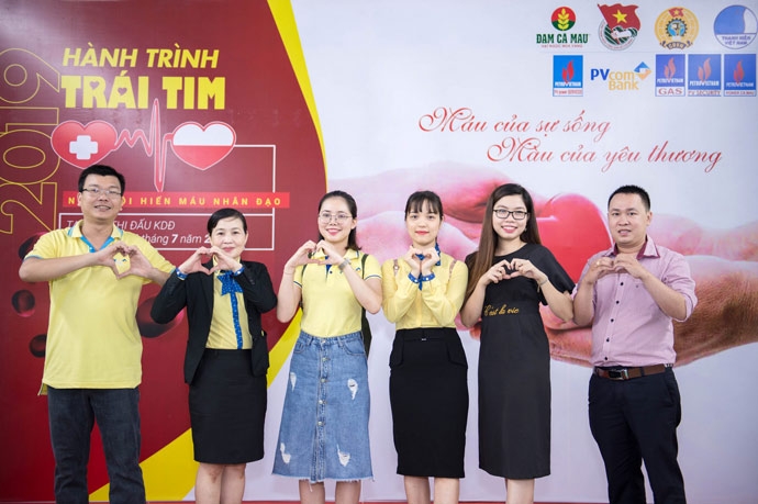 hien mau cuu nguoi nghia cu cao dep cua tuoi tre dam ca mau