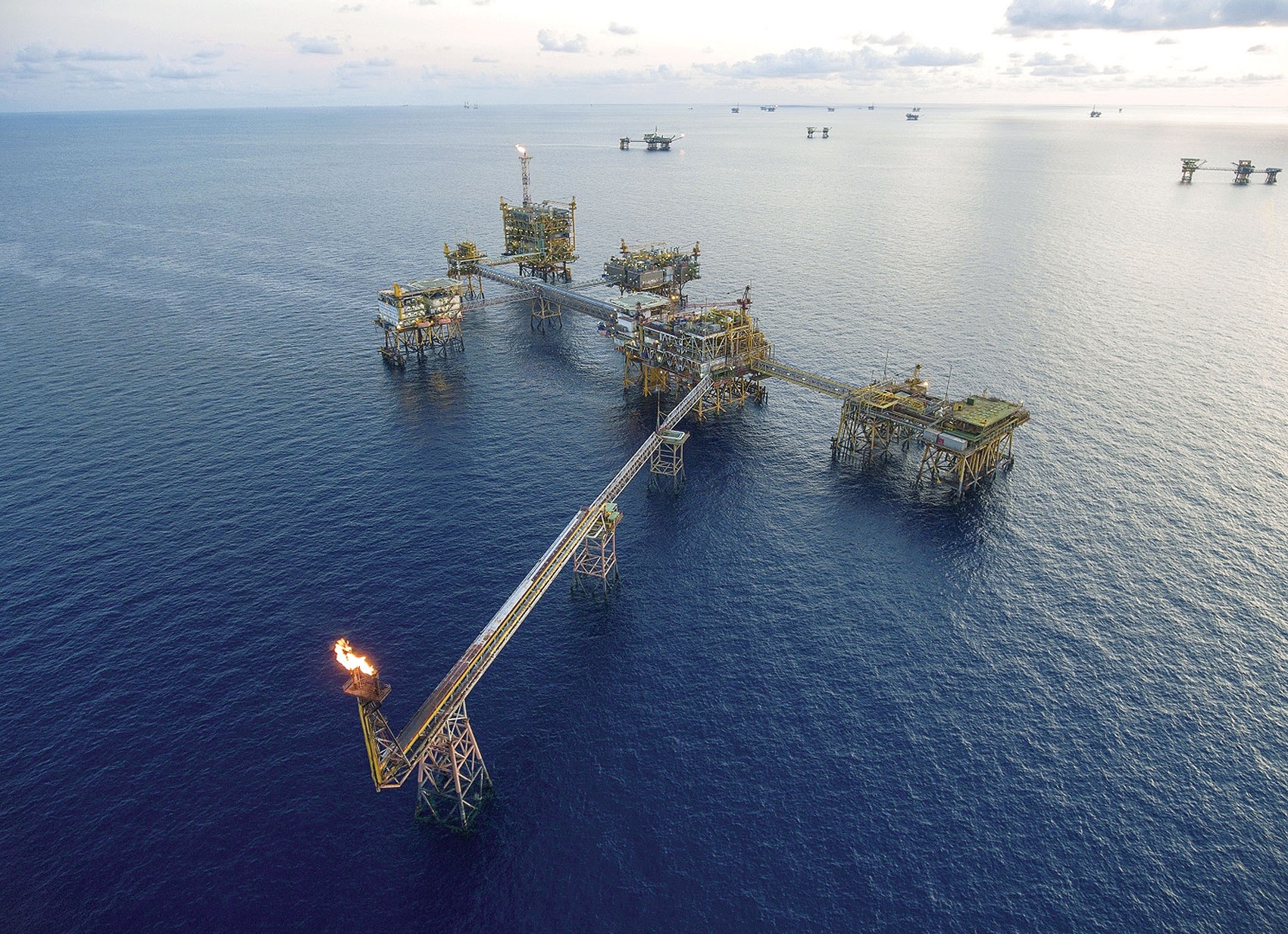 Petrovietnam tiên phong trong bảo vệ môi trường trên các công trình dầu khí biển