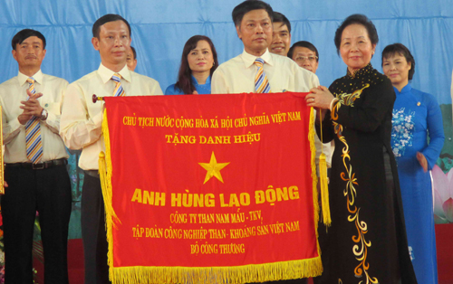 Than Nam Mẫu: Vươn lên từ “đi tắt đón đầu”