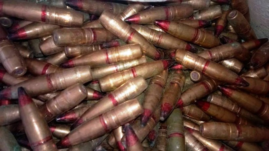 Bắt xe khách chở hàng trăm đầu đạn trái phép Bắt xe khách chở hàng trăm đầu đạn trái phép