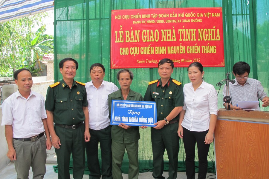 khánh thành và bàn giao nhà tình nghĩa cho CCB Nguyễn Chiến Thắng tại xã Xuan Trường, huyện Nghi Xuân, Hà Tĩnh. khánh thành và bàn giao nhà tình nghĩa cho CCB Nguyễn Chiến Thắng tại xã Xuan Trường, huyện Nghi Xuân, Hà Tĩnh.