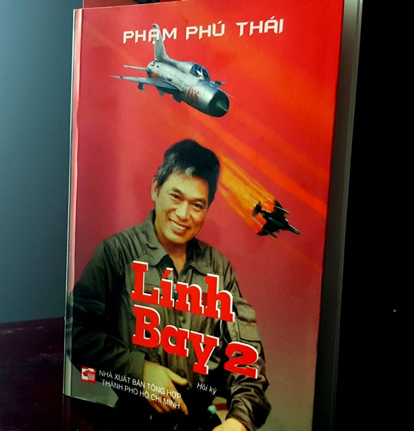 linh bay chan that bi trang