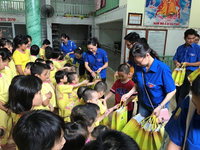 doanh nghiep dau khi to chuc chuong trinh an sinh xa hoi he 2019