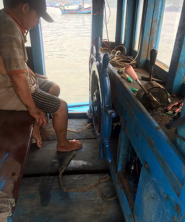 Tàu cá nằm bờ, ngư dân điêu đứng