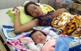 kinh hoang loi khai cua doc phu nem con moi de