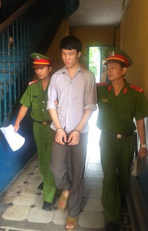 dung anh khoa than de khong che nu sinh doi quan he