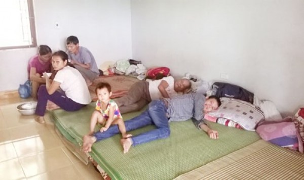 Cận cảnh "mát-xa chữa bách bệnh" của "cô" Phú Thái Nguyên can canh mat xa chua bach benh cua co phu thai nguyen