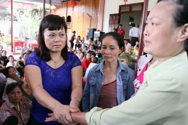 Cận cảnh "mát-xa chữa bách bệnh" của "cô" Phú Thái Nguyên can canh mat xa chua bach benh cua co phu thai nguyen