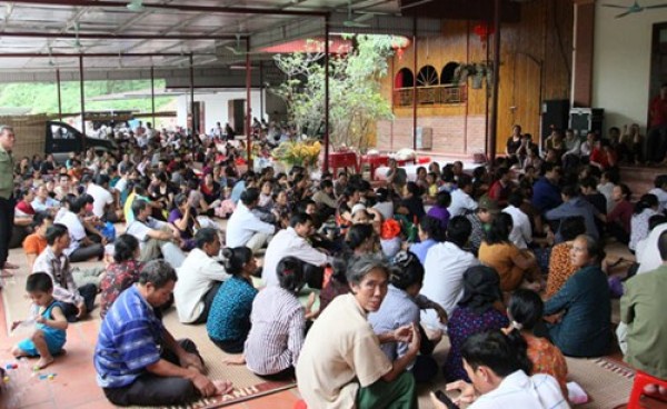 Cận cảnh "mát-xa chữa bách bệnh" của "cô" Phú Thái Nguyên can canh mat xa chua bach benh cua co phu thai nguyen