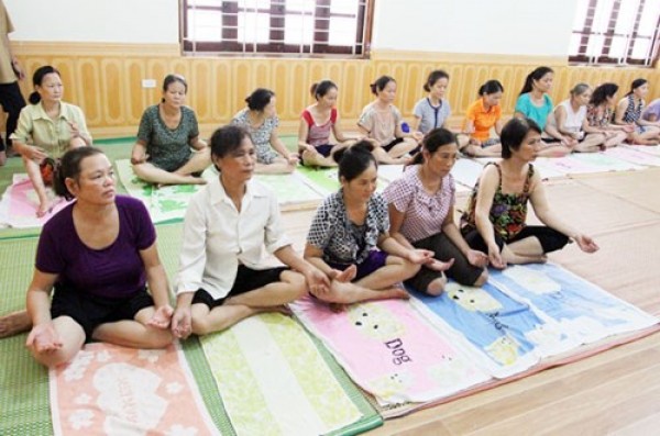 Cận cảnh "mát-xa chữa bách bệnh" của "cô" Phú Thái Nguyên can canh mat xa chua bach benh cua co phu thai nguyen