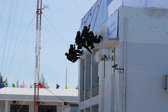 chum anh dien tap chong khung bo tai nha may loc dau dung quat