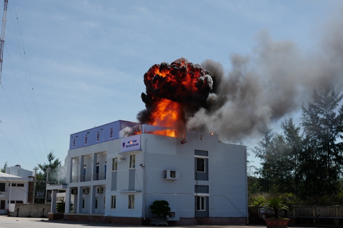 chum anh dien tap chong khung bo tai nha may loc dau dung quat