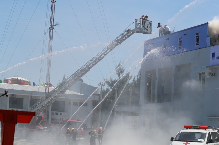 chum anh dien tap chong khung bo tai nha may loc dau dung quat