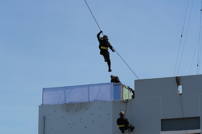 chum anh dien tap chong khung bo tai nha may loc dau dung quat